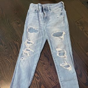 light blue ripped american eagle jeans